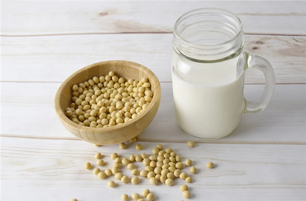 雀巢宣布推出全新“植物奶” 网友：这不就是豆浆吗？