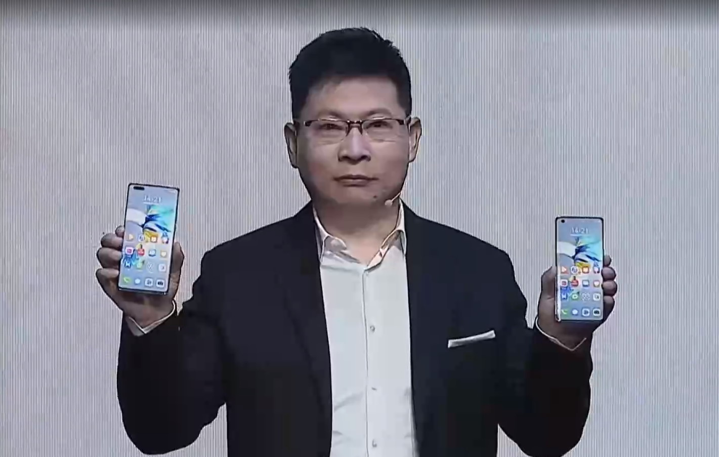 Mate40系列卖爆 余承东暗讽iPhone12落后Mate40两代